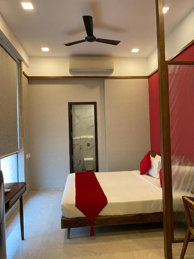 Theory9 Premium Service Apartments Khar Мумбаї Екстер'єр фото