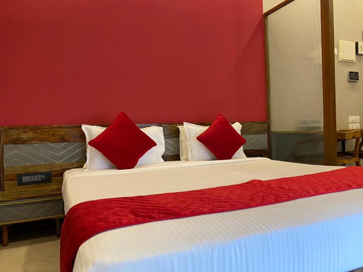Theory9 Premium Service Apartments Khar Мумбаї Екстер'єр фото