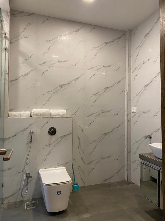 Theory9 Premium Service Apartments Khar Мумбаї Екстер'єр фото