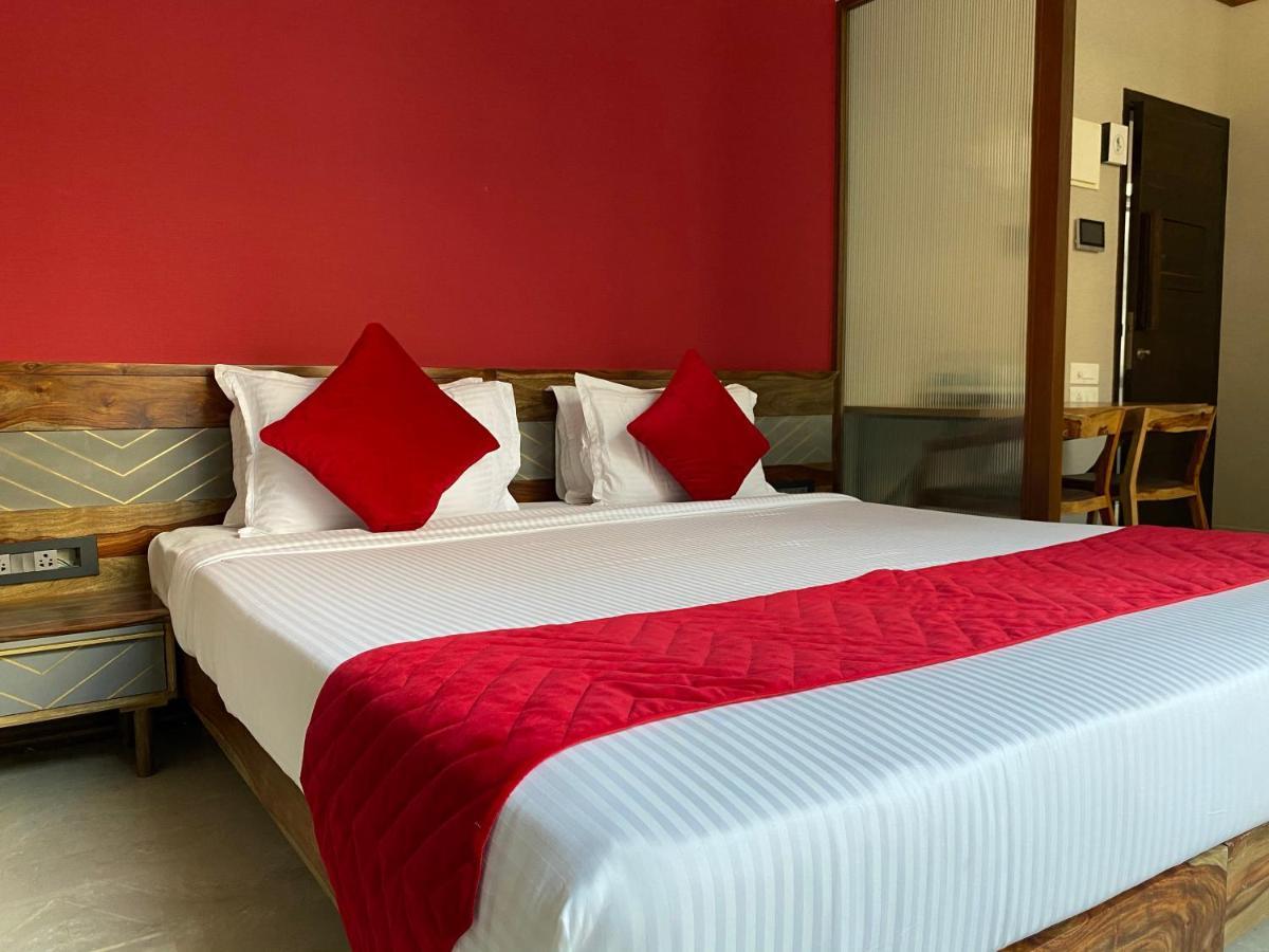 Theory9 Premium Service Apartments Khar Мумбаї Екстер'єр фото