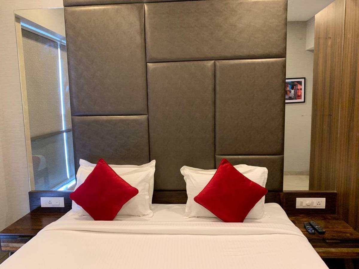 Theory9 Premium Service Apartments Khar Мумбаї Екстер'єр фото