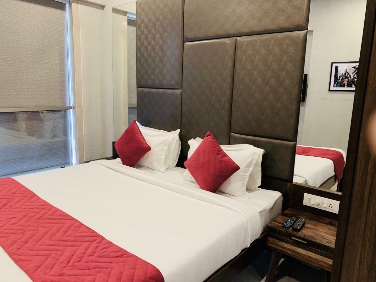 Theory9 Premium Service Apartments Khar Мумбаї Екстер'єр фото